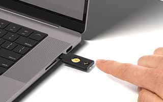ISR、フィッシング耐性の高いMFAのターンキーソリューション「CloudGate UNO Super Secure Pack」の提供を開始
