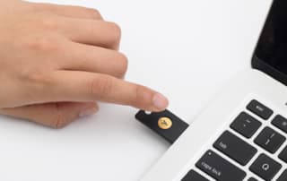 ISR、CloudGate UNO向けのフィッシング耐性のある認証サービスの提供を開始〜顧客のシームレスなパスワードレス認証導入が可能に〜
